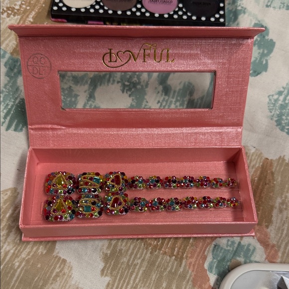 Christmas 🎄 bundle 5- MAC Cosmetics Floral and Silver Key & Card Holder Set - Picture 10 of 10